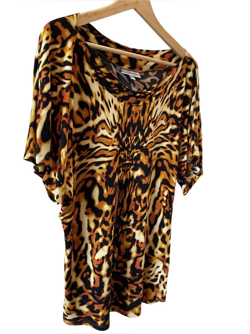 Jennifer Lopez Leopard-Print Short Sleeve Top - Gold, Black